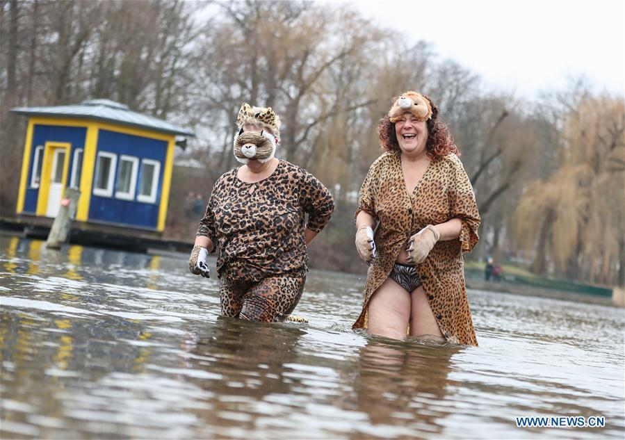 GERMANY-BERLIN-WINTER SWIMMING CARNIVAL