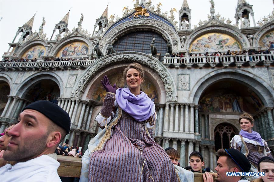 ITALY-VENICE-CARNIVAL-MARIE-PARADE