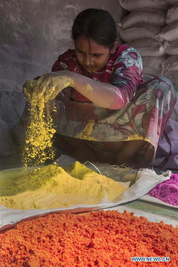 INDIA-KOLKATA-GULAL MAKING