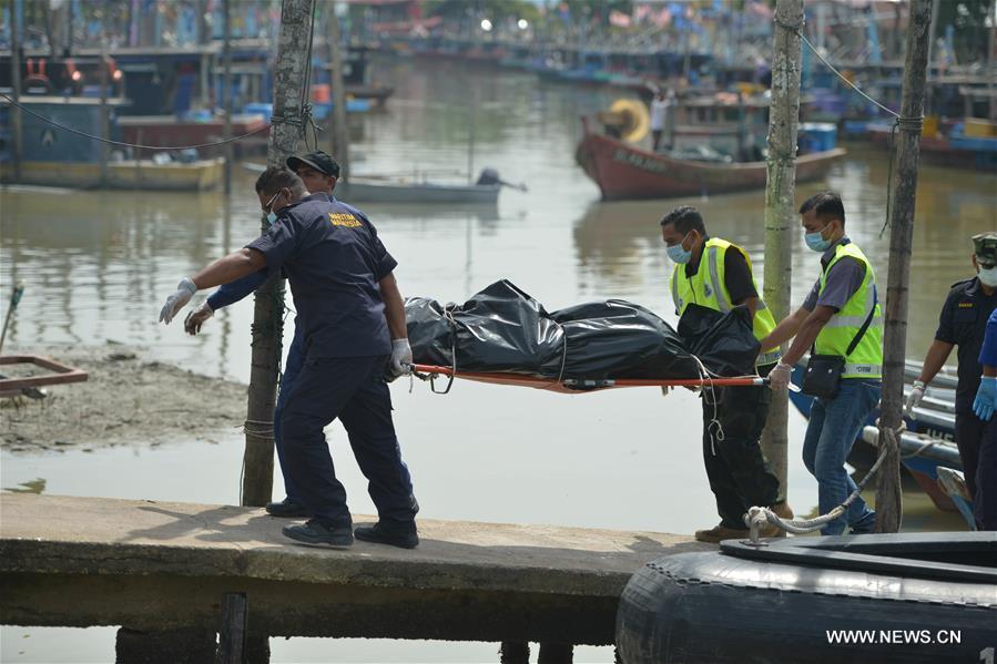 MALAYSIA-MALACCA STRAIT-VESSEL-CAPSIZED-RESCUE-BODY