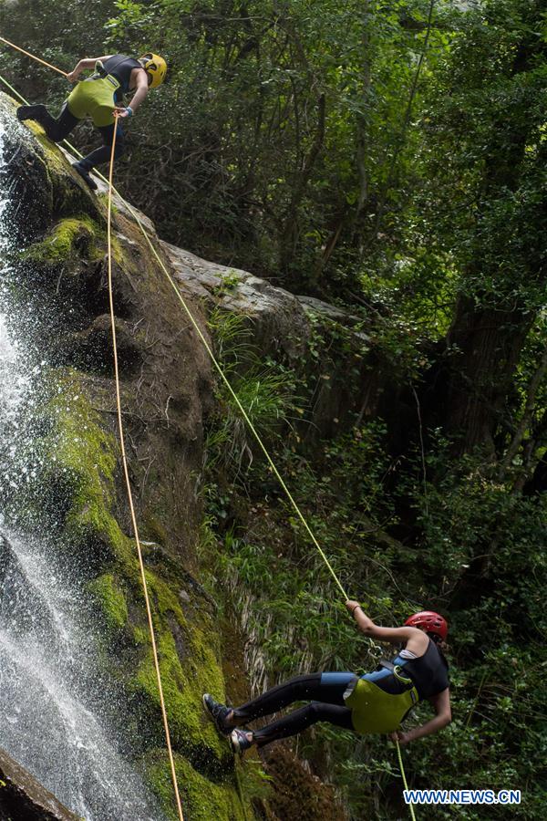 (SP)GREECE-LARISSA-WATERFALL RAPPELLING