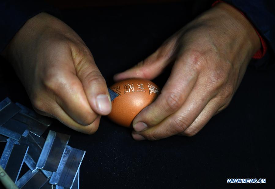 CHINA-ANHUI-HEFEI-EGG CARVING (CN)