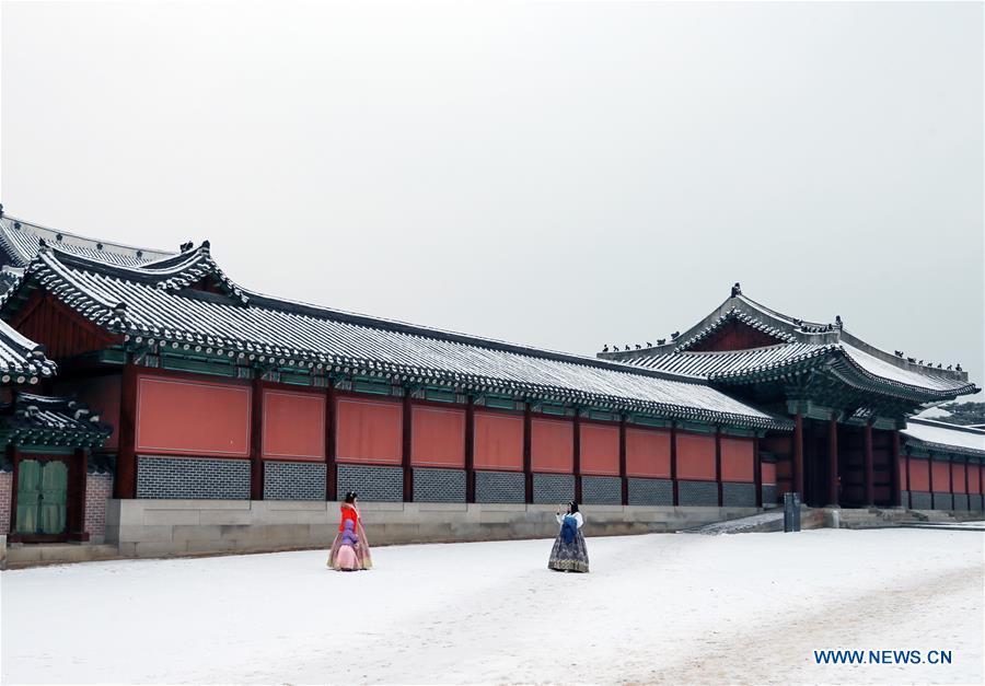 SOUTH KOREA-SEOUL-CHANGDEOKGUNG PALACE-SNOW