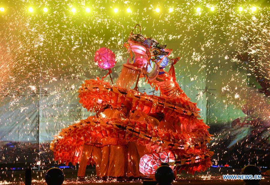 #CHINA-GUIZHOU-LANTERN FESTIVAL-FIREWORKS-DRAGON DANCE (CN)