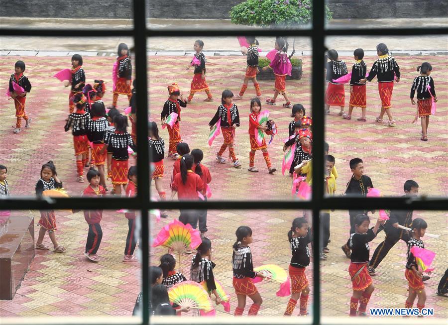 (SP)CHINA-YUNNAN-MANGSHI-MUNAO DANCING