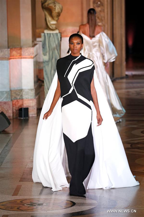 FRANCE-PARIS-FASHION WEEK-STEPHANE ROLLAND