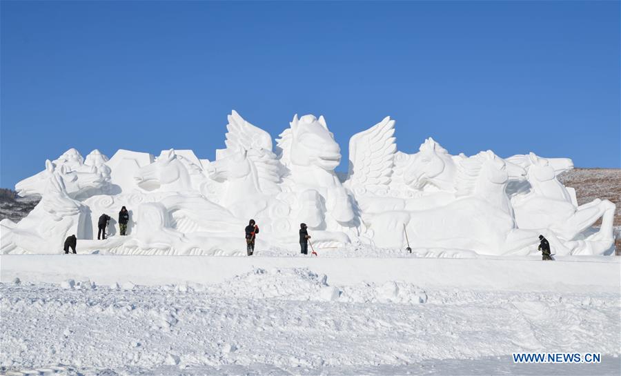 CHINA-INNER MONGOLIA-HULUN BUIR-SNOW SCULPTURE (CN)