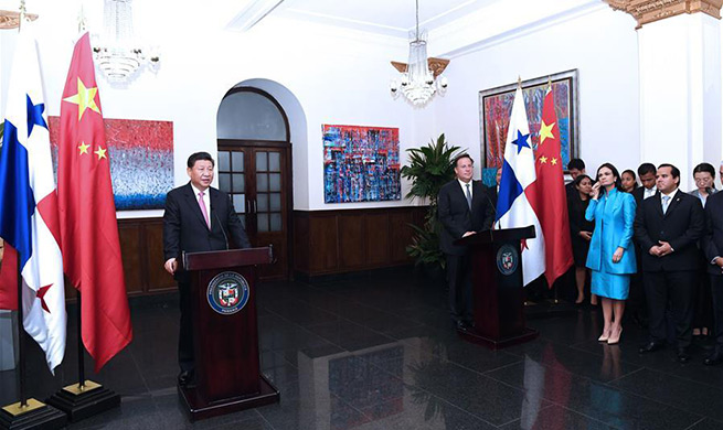 Xi calls for more business cooperation with Panama