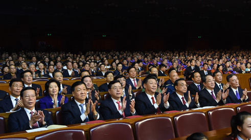 习近平等观看纪念红军长征胜利80周年文艺晚会