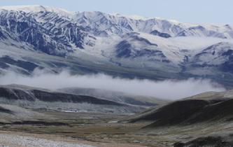 祁连山九月迎秋雪 雪山雾?；杂陈躺菰? />  
<div>祁连山九月迎秋雪 雪山雾?；杂陈躺菰?/div>
</a> 
</div>
<div class=