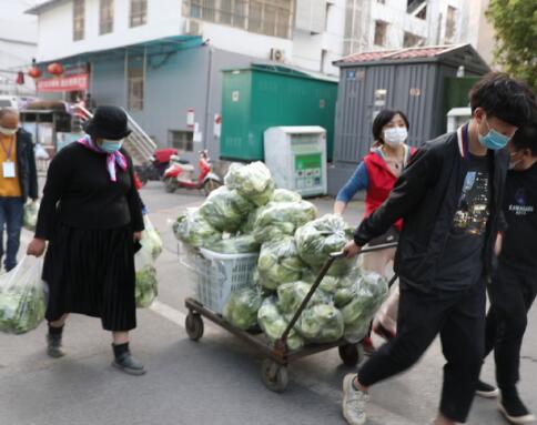 坐高铁看中国｜我要认真端详武汉，曾交付热情与生命的地方